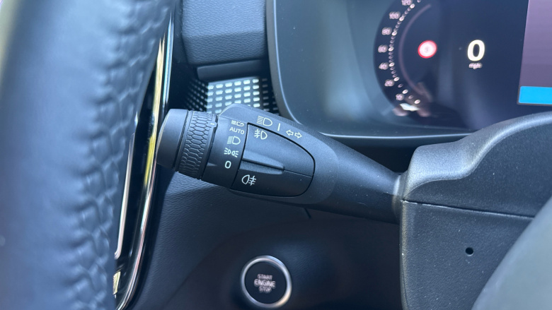 Volvo XC40 2.0 B4P Ultimate Dark 5dr Auto Petrol Estate